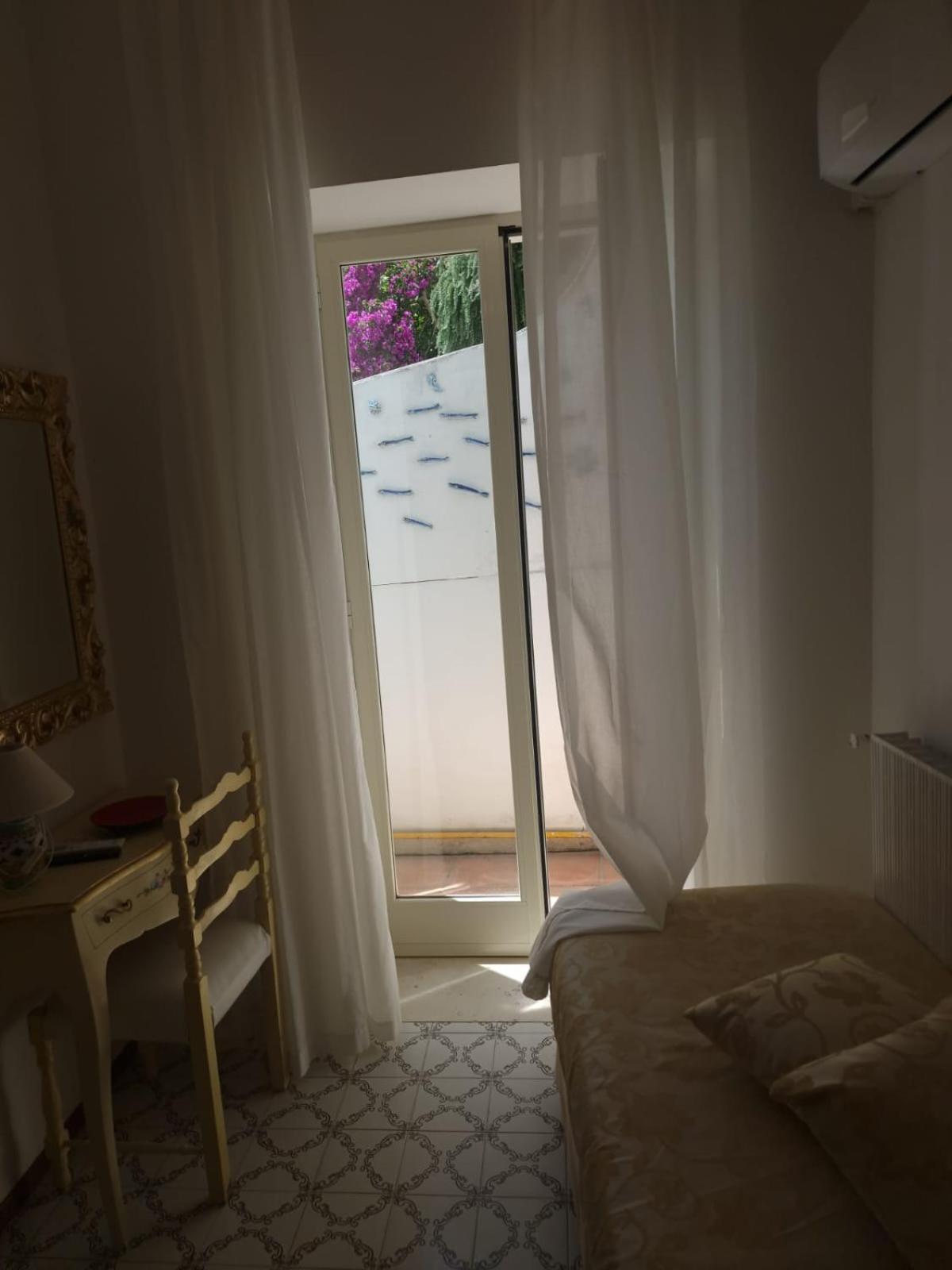 Basic Triple Room - No Sea View